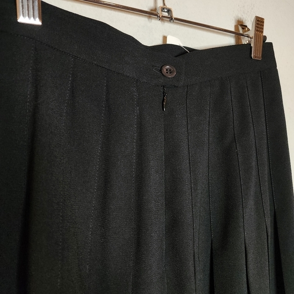 NWT Vintage Ann Taylor Loft Black Pleated Knee Length Flowy Skirt Size 6P - Picture 10 of 16